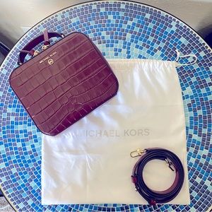 MICHAEL Michael Kors Jet Set
Medium Crocodile Embossed
Leather Crossbody Bag